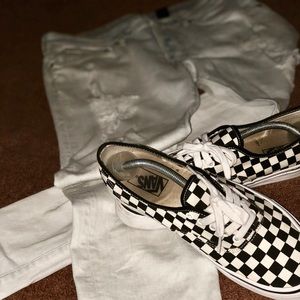 Light denim distressed jeans